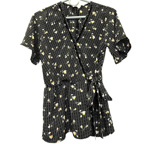 Sienna Sky black wrap blouse with tie‎ size small - Picture 4 of 6